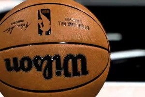 文班亚蚂？在2K里把文班亚马身材调到最小，是什么场面？🤣